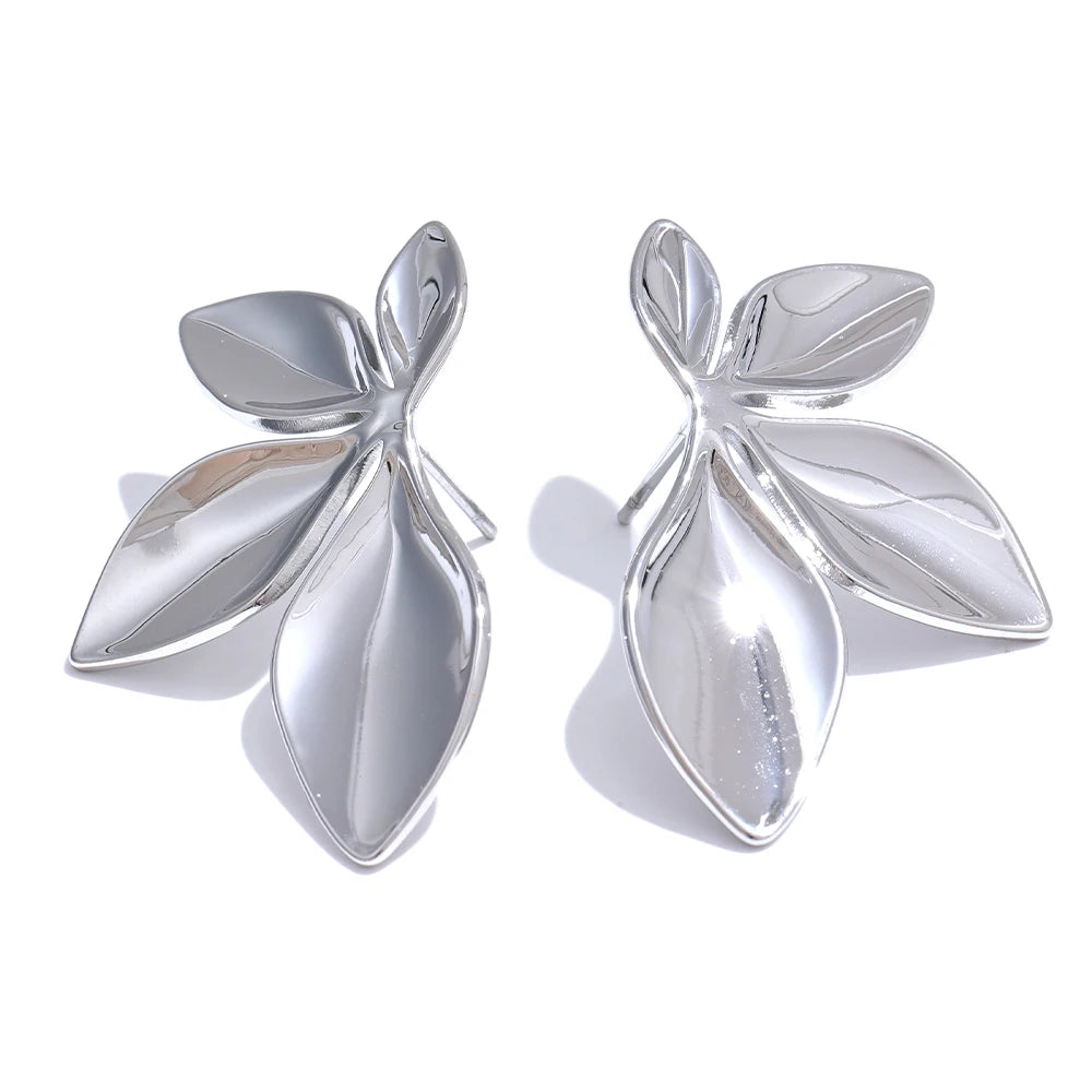 Fleur Éternelle Leaf Studs