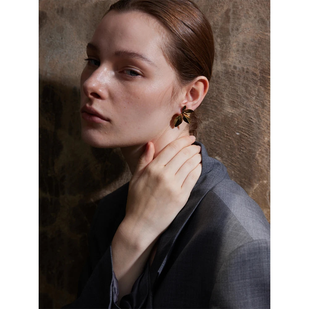 Fleur Éternelle Leaf Studs