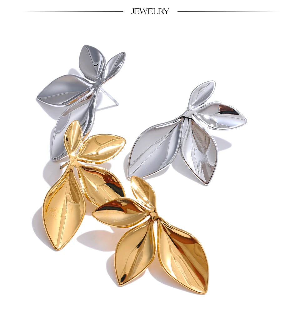 Fleur Éternelle Leaf Studs