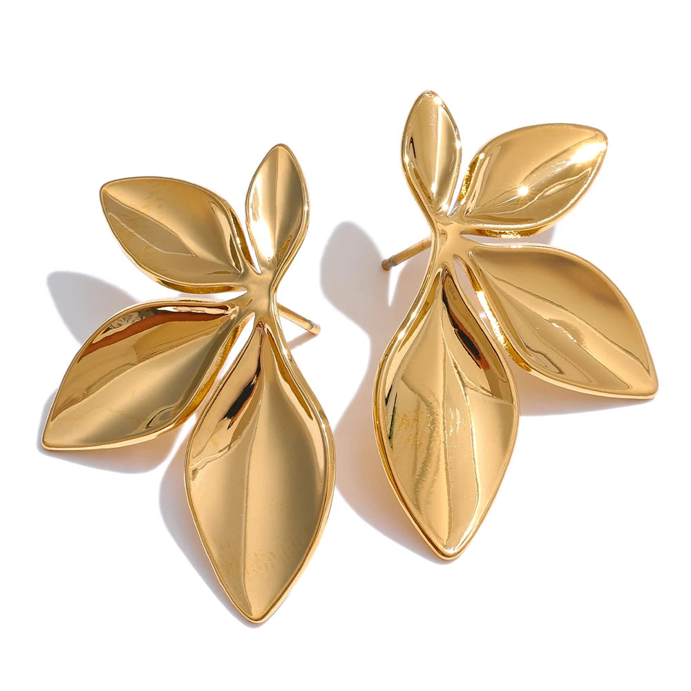 Fleur Éternelle Leaf Studs